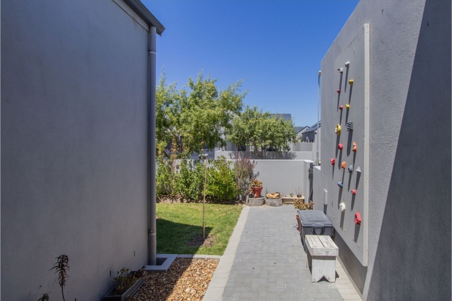 3 Bedroom Property for Sale in Aan de Wijnlanden Western Cape